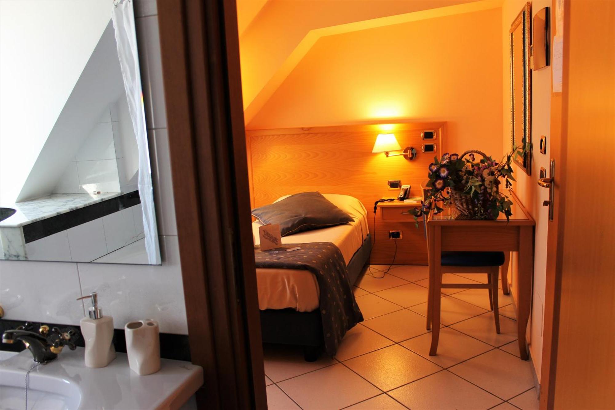 Bristol Hotel 3*