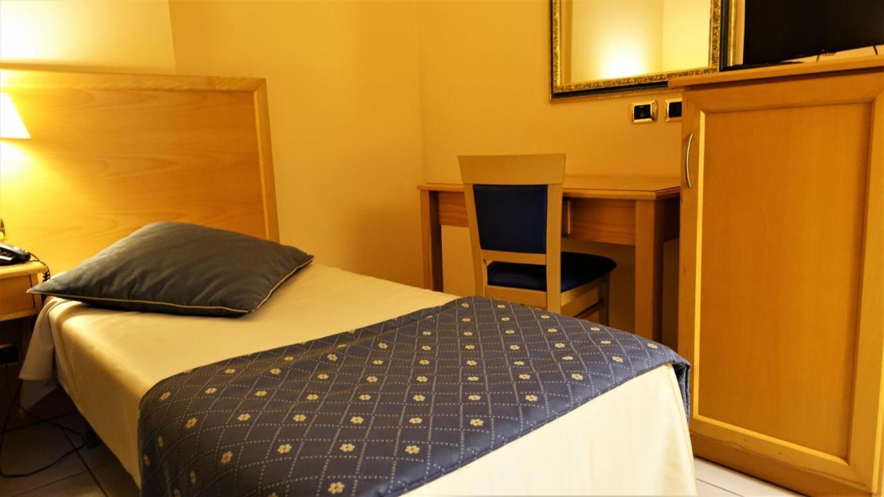 Bristol Hotel 3*