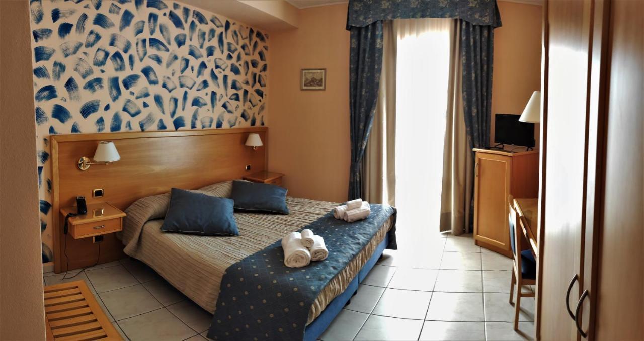 Bristol Hotel 3*