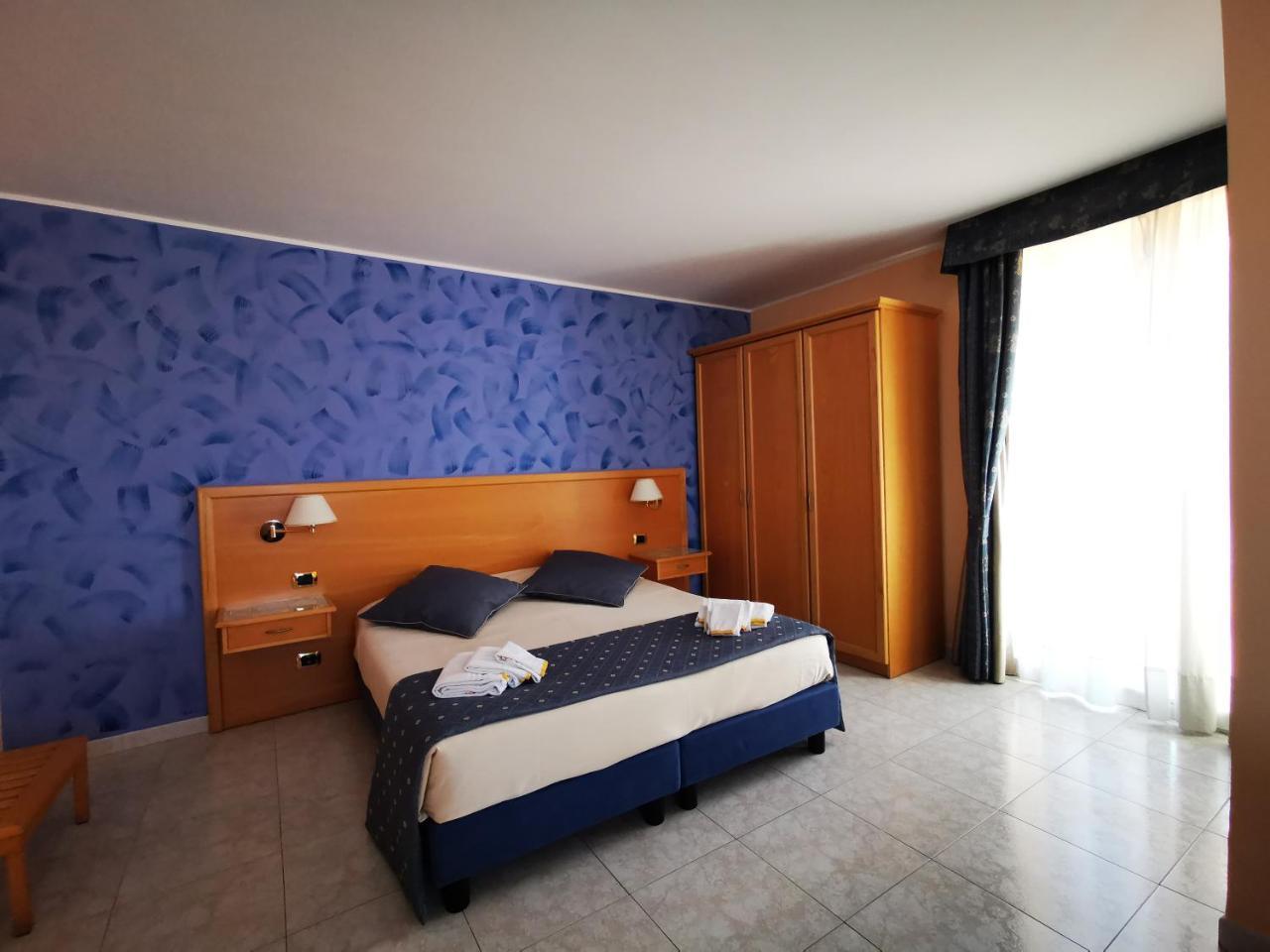 Bristol Hotel 3*